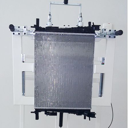 Dispositivo de pré-cravamento de movimento linear com ajuste de altura com pistão a gás